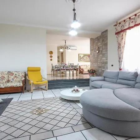 Angela Apartment *